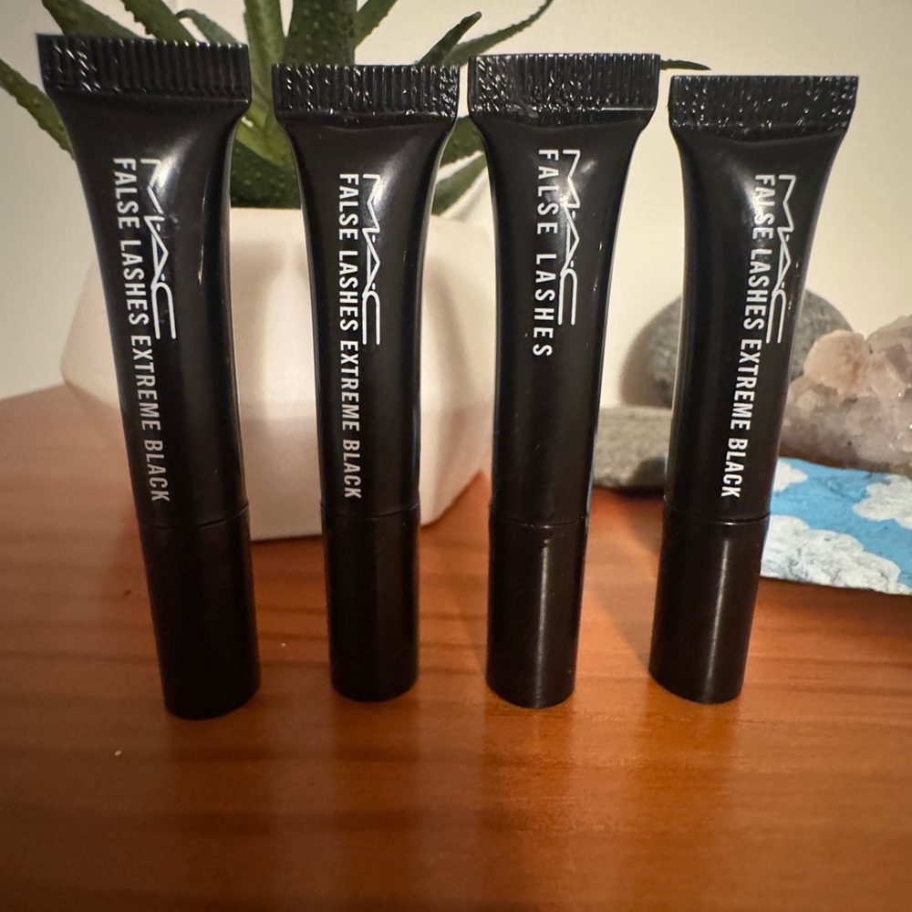 NEW MAC False Lashes Extreme Black Mascara Mini / deluxe samples